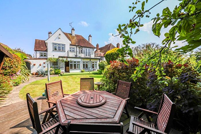 5 Bedroom Detached House For Sale In Hall Park Avenue, Westcliff-On-Sea, SS0