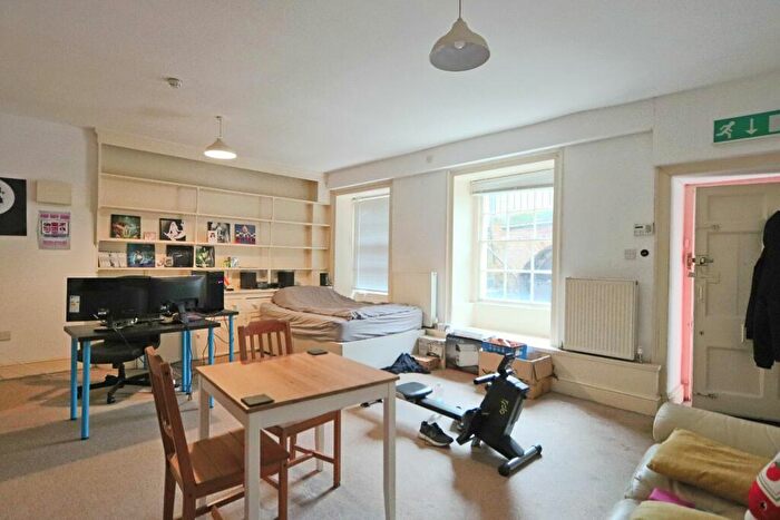 Studio To Rent In Berkeley Square, Bristol, BS8 - Photo 3