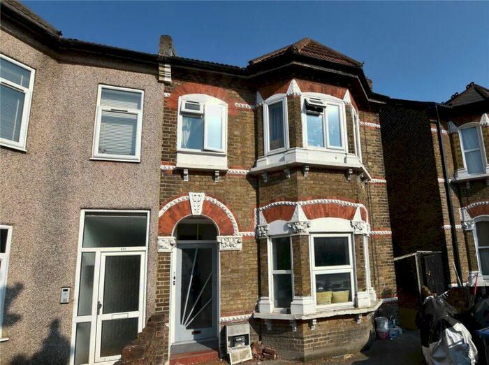 Apartment To Rent In Brighton Road, South Croydon, CR2