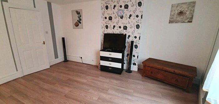1 Bedroom Flat To Rent In Wellington Road South, Stockport, SK2