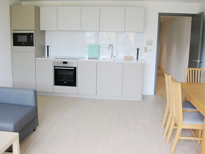 1 Bedroom Flat To Rent In Canalside Square, London, N1