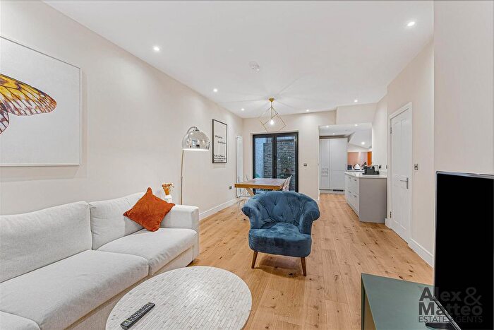 2 Bedroom Flat For Sale In Rotherhithe Street, Rotherhithe, SE16