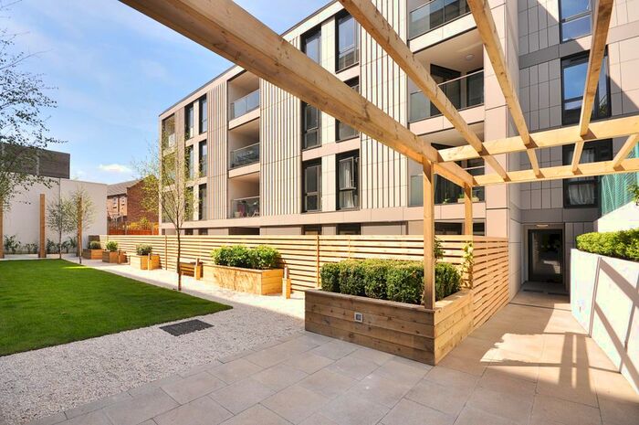 2 Bedroom Flat To Rent In Balham Hill, London, SW12