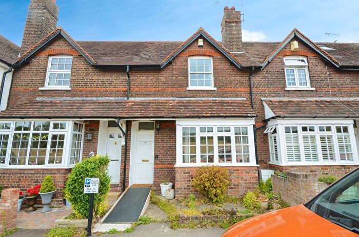 2 Bedroom Terraced House For Sale In Queens Road, Harpenden, AL5