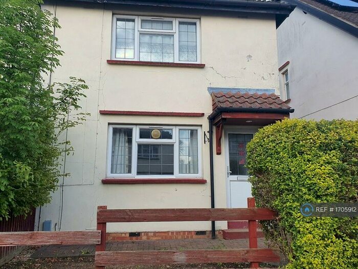 3 Bedroom Semi-Detached House To Rent In Ellis Avenue, Stevenage, SG1