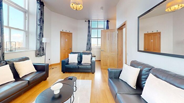 2 Bedroom Flat To Rent In Castle Street, City Centre, Aberdeen, AB11