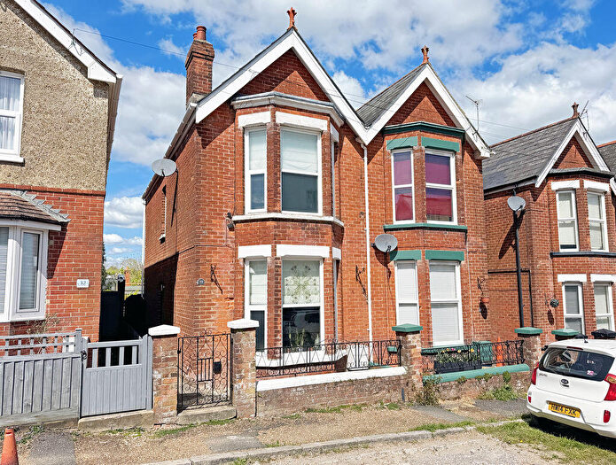 3 Bedroom Semi-Detached House For Sale In Coronation Road, Cowes, PO31