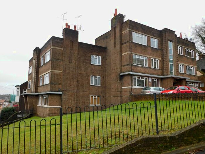 2 Bedroom Flat To Rent In Ruthin Close, Luton LU1