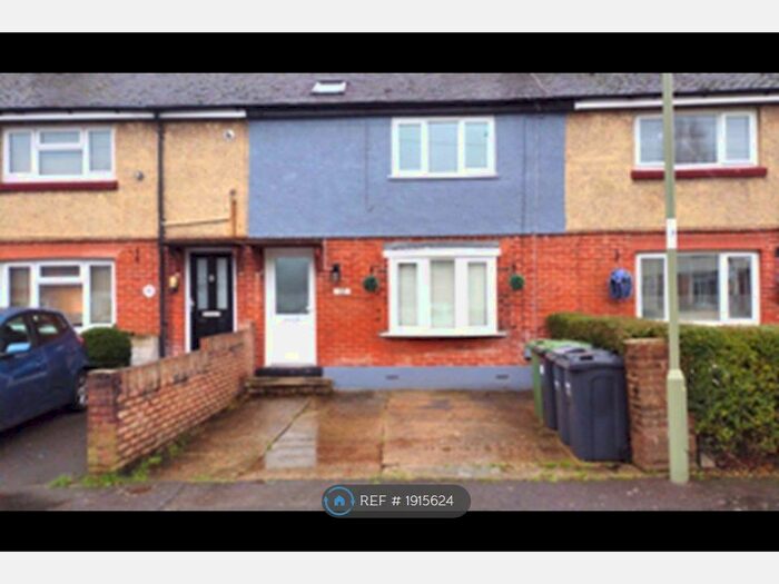 3 Bedroom Terraced House To Rent In Queens Grove, Waterlooville, PO7