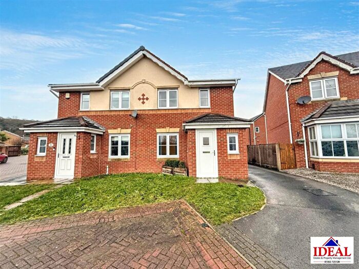 3 Bedroom Semi Detached House For Sale In Moat House Way, Conisbrough, Doncaster, DN12