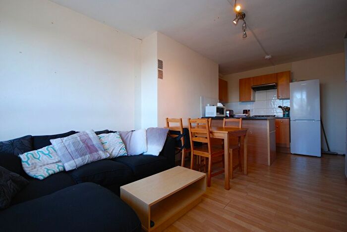 4 Bedroom Flat To Rent In Simms Road, London, SE1