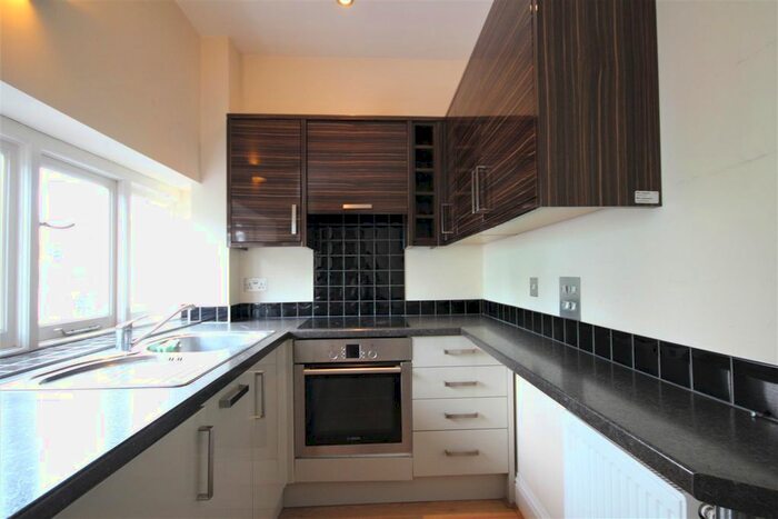 2 Bedroom Flat To Rent In Dene Road, Guildford, GU1