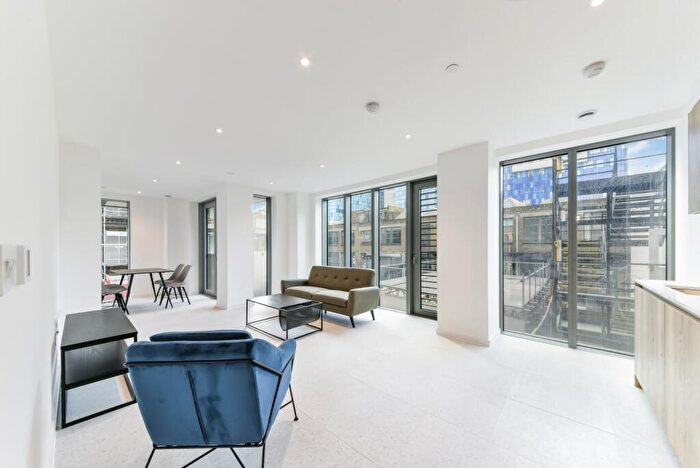 1 Bedroom Flat For Sale In Jacquard Point, Tapestry Way, Whitechapel, London, E1