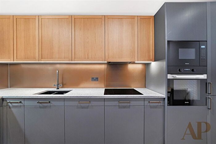 2 Bedroom Flat To Rent In Merino Gardens, London Docks, E1W