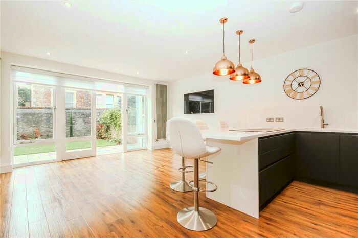 2 Bedroom Apartment To Rent In Miles Road, Clifton, Bristol, BS8