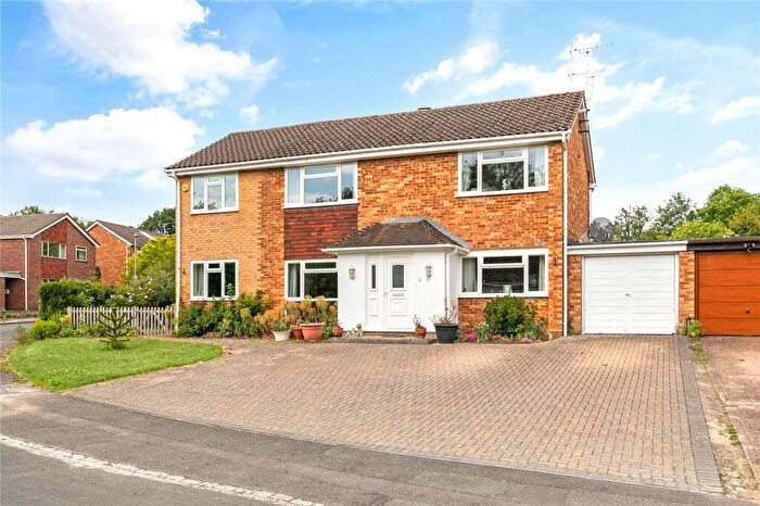 5 Bedroom Link Detached House For Sale In Spring Meadow, Bracknell, Berkshire, RG12