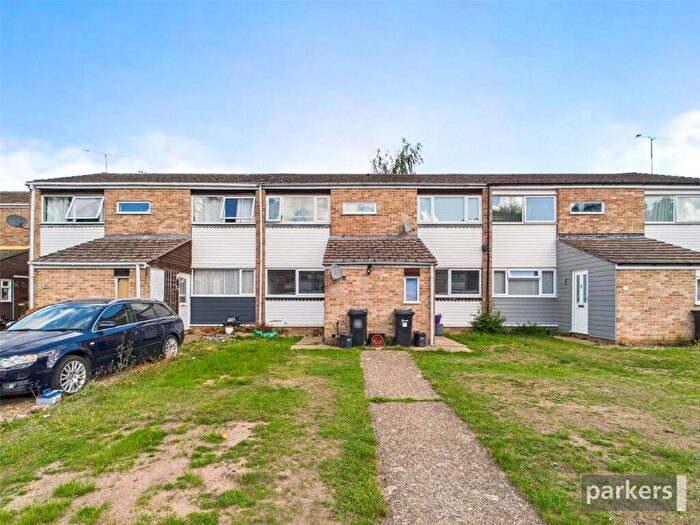 2 Bedroom Maisonette For Sale In Wallace Close, Woodley, Reading, Berkshire, RG5