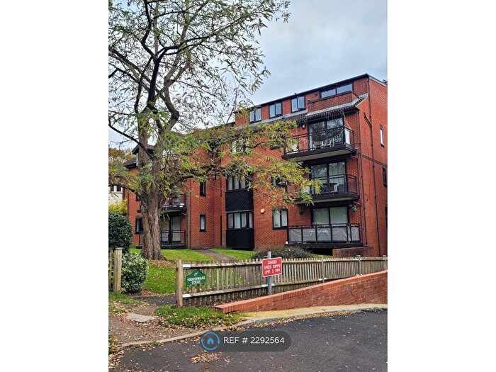 2 Bedroom Flat To Rent In Nightingale Court, Beckenham, BR3