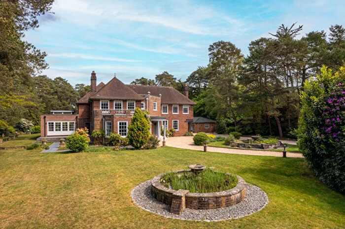 6 Bedroom Detached House For Sale In The Ridges, Finchampstead, RG40