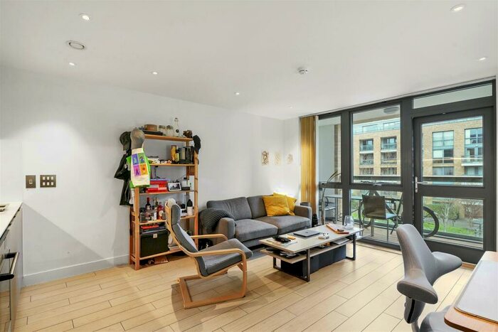 1 Bedroom Apartment To Rent In Canalside Square, London, N1