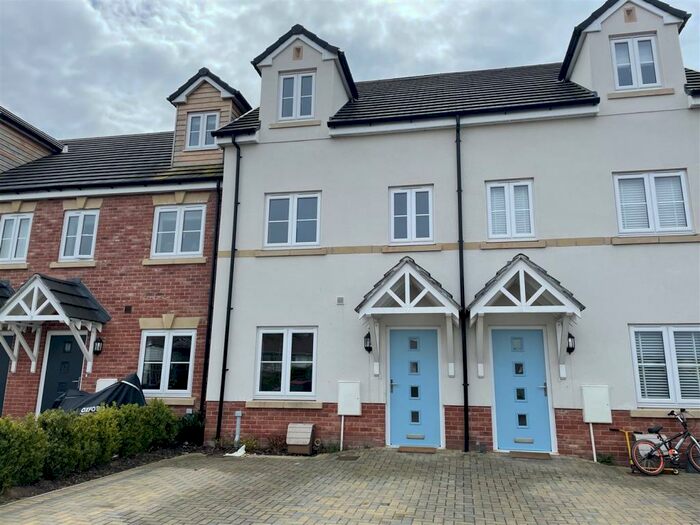 4 Bedroom Town House To Rent In Marybrook Mews, Berkeley, GL13