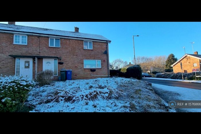 3 Bedroom Semi-Detached House To Rent In Woodgreen Avenue, Banbury, OX16
