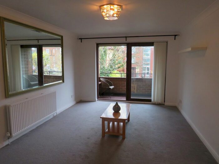 1 Bedroom Flat To Rent In Downing Court, Gainsborough Road, North Finchley, N12