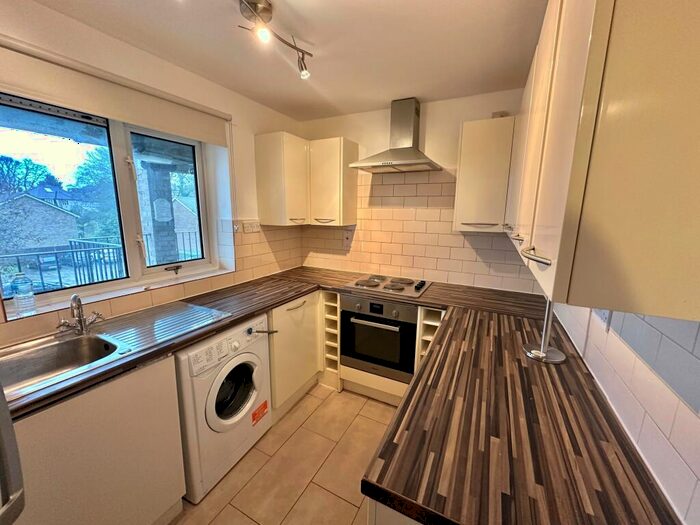 3 Bedroom Apartment To Rent In Hackington Crescent, BR3
