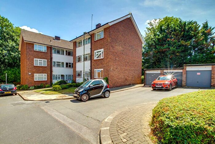 2 Bedroom Flat To Rent In Freeland Park, Hendon, NW4