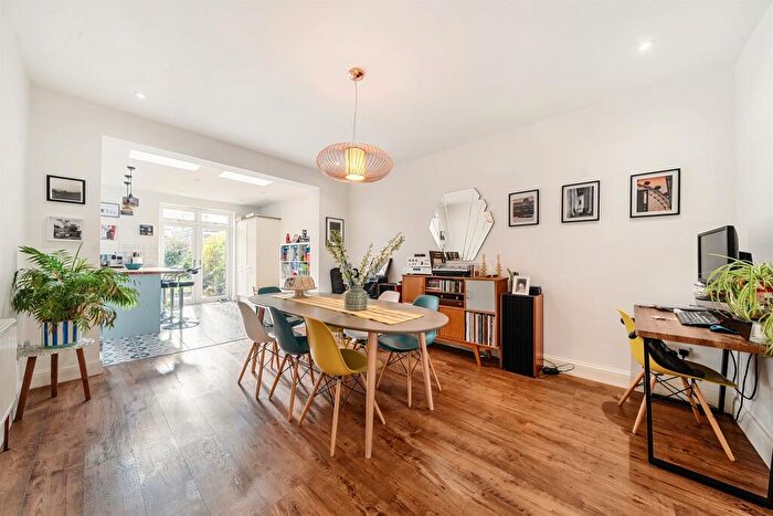 3 Bedroom Terraced House For Sale In Arcadian Gardens, London, N22
