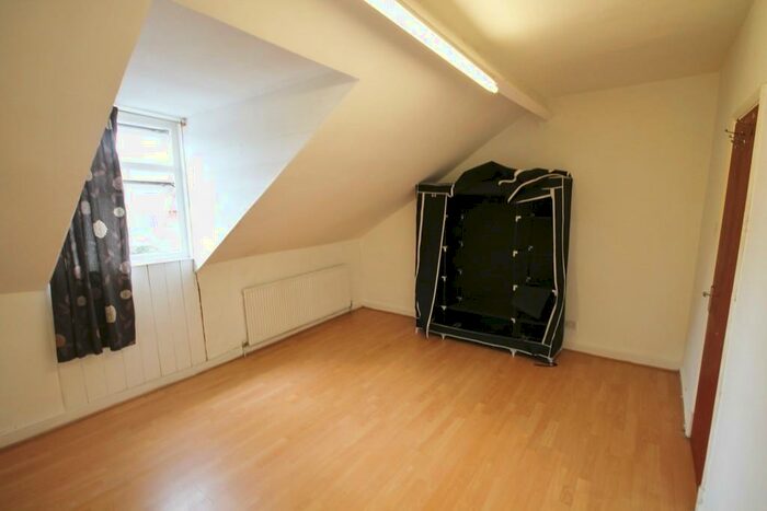 2 Bedroom Flat To Rent In Hinckley Road, West End, Leicester, LE3