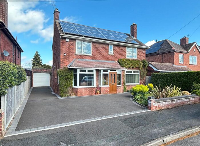 3 Bedroom Detached House For Sale In Estcourt Close, Gloucester, GL1