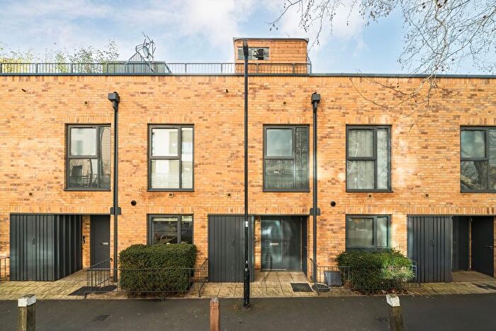 2 Bedroom Property For Sale In Lingham Street, Stockwell, SW9
