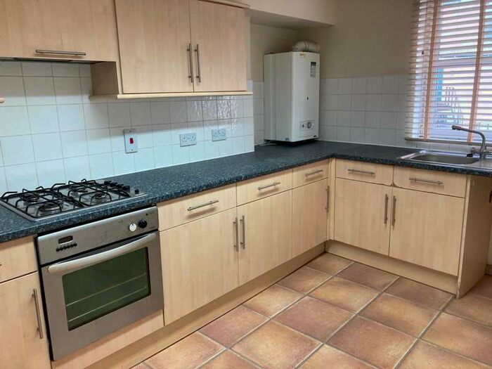 2 Bedroom Flat To Rent In Commercial Street, Aberdare, CF44
