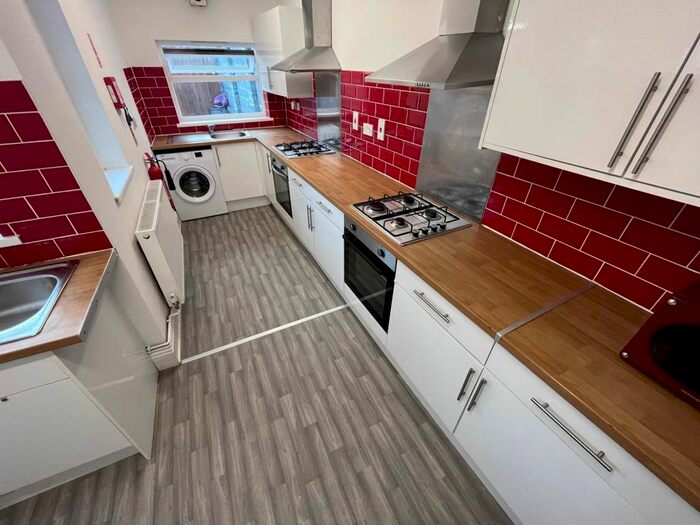 8 Bedroom Property To Rent In Bryn Y Mor Crescent, Brynmill, Swansea, SA1