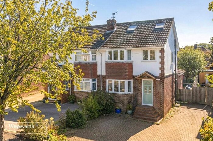 3 Bedroom Semi-Detached House For Sale In Sheppard Road, Basingstoke, Hampshire, RG21