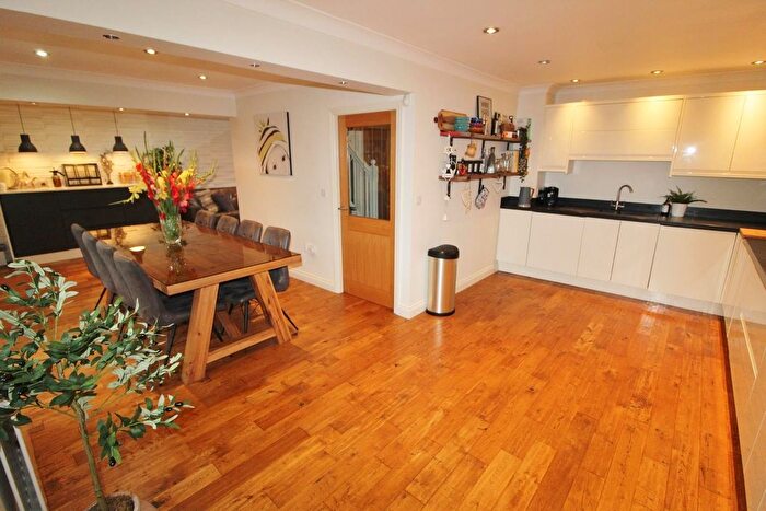 4 Bedroom Detached House For Sale In Old School Lane, Keadby, Scunthorpe, DN17