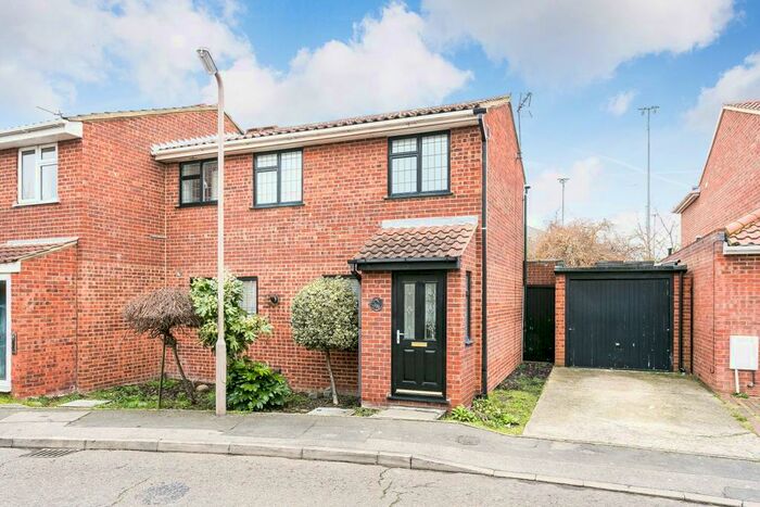 3 Bedroom Semi-Detached House To Rent In Trotwood, Chigwell, IG7