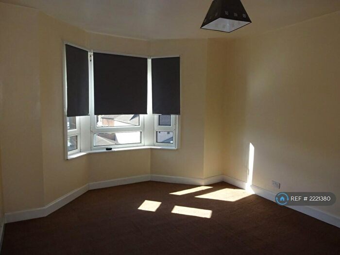 1 Bedroom Flat To Rent In Maxwellton Street, Paisley, PA1