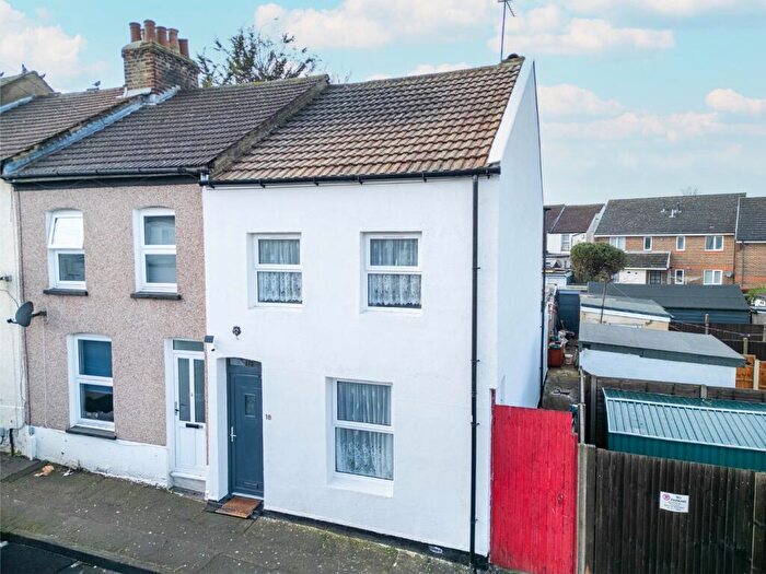2 Bedroom End Of Terrace House For Sale In Denton Street, Gravesend, Kent, DA12