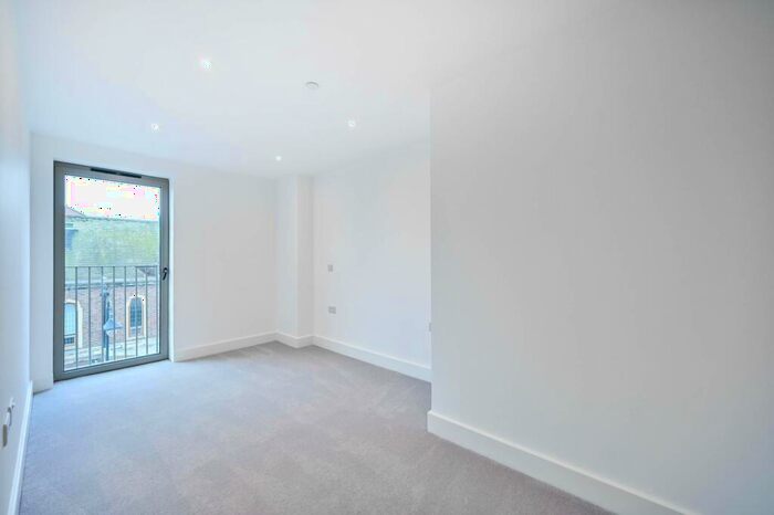 2 Bedroom Flat For Sale In Jade Apartments, New Malden, KT3