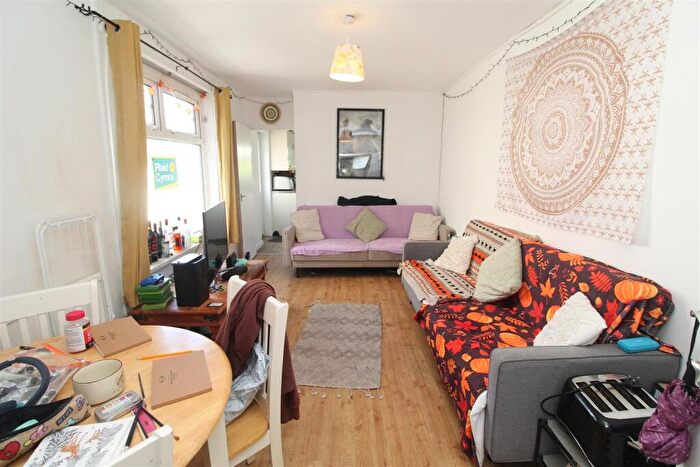 5 Bedroom Terraced House To Rent In Mackintosh Place, Cardiff, CF24