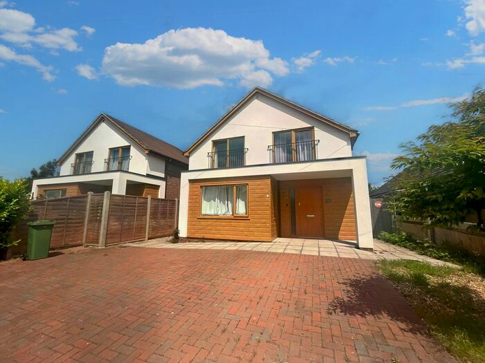 3 Bedroom Detached House To Rent In St Margarets Avenue, Uxbridge, Greater London, UB8