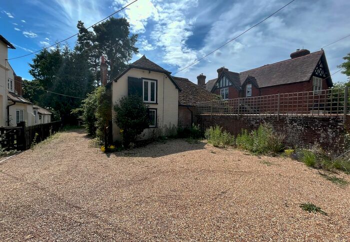 3 Bedroom Detached House To Rent In Botley Road, Shedfield, SO32