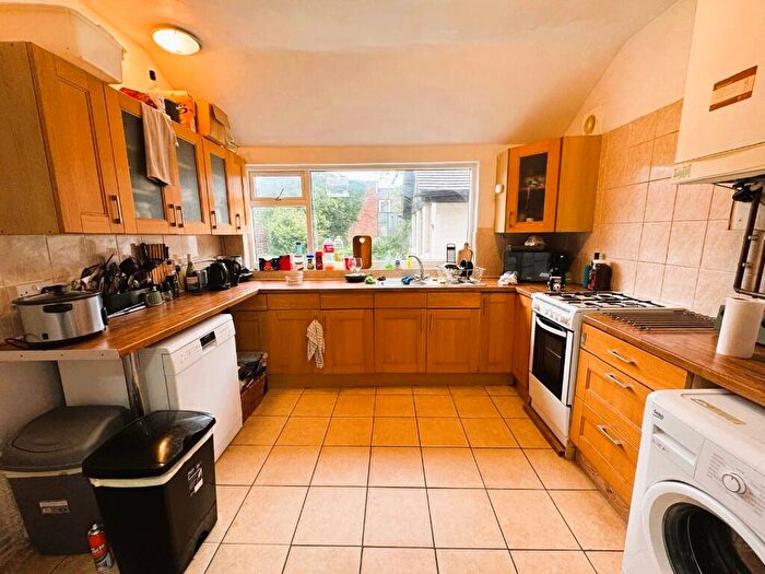 7 Bedroom Semi-Detached House To Rent In Harlaxton Drive, Nottingham, Nottinghamshire, NG7