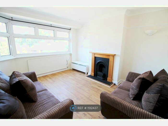 2 Bedroom Flat To Rent In Connell Crescent, London, W5