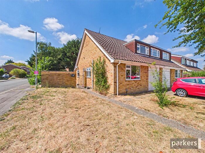 3 Bedroom Semi Detached House For Sale In Telford Crescent, Woodley, Reading, Berkshire, RG5