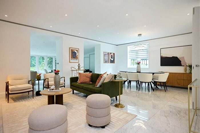 4 Bedroom Flat To Rent In Avenue Road, London, NW8