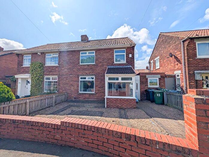 3 Bedroom Semi-Detached House For Sale In Gibside View, Blaydon, NE21