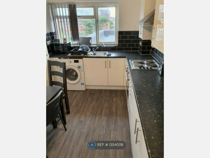 3 Bedroom Flat To Rent In Mile Road, Bedford, MK42